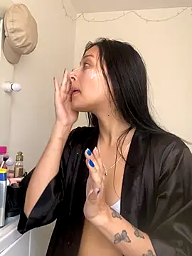 Charlotte greys online show from November 11, 2025, 6:47 pm