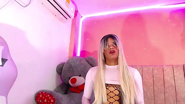 vanessa nauthygirls online show from February 25, 2025, 8:00 pm