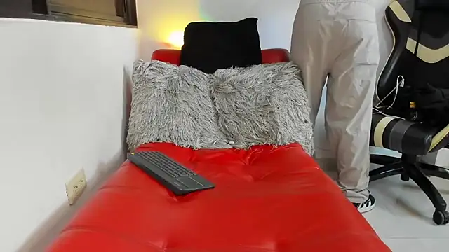 julian wallace online show from April 18, 2026, 7:58 pm