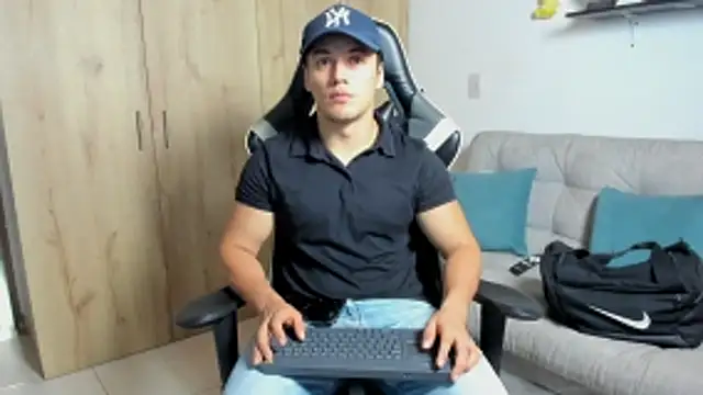 julian wallace online show from April 16, 2026, 3:46 pm