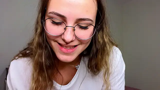 sophia euphoriaa online show from February 17, 2025, 4:39 pm