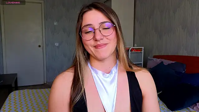 Snapshot of sophia_euphoriaa chatting on May 8, 2026, 8:51 am sophia euphoriaa online show from May 8, 2026, 8:51 am