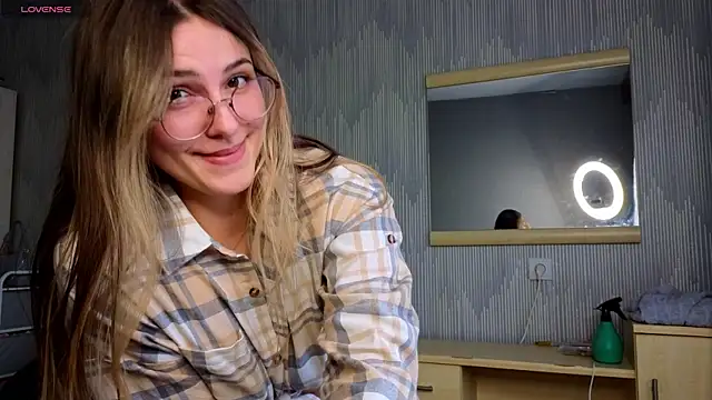 Snapshot of sophia_euphoriaa chatting on April 22, 2026, 10:11 am sophia euphoriaa online show from April 22, 2026, 10:11 am