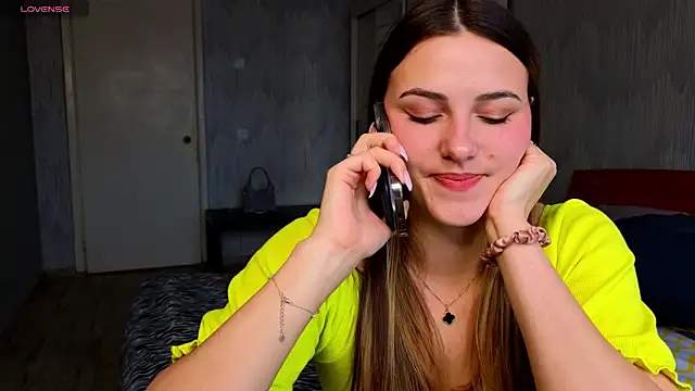 Snapshot of sophia_euphoriaa chatting on April 23, 2026, 8:21 am sophia euphoriaa online show from April 23, 2026, 8:21 am