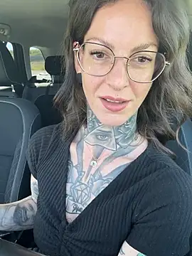 BrownieyQueen online show from May 22, 2026, 7:50 am