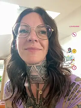 BrownieyQueen online show from May 23, 2026, 5:17 am