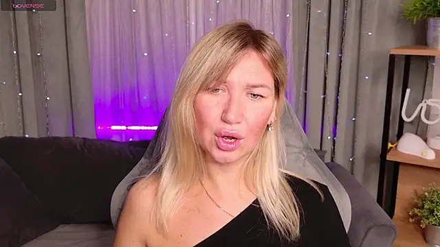 MilaBott online show from September 17, 2025, 8:33 pm