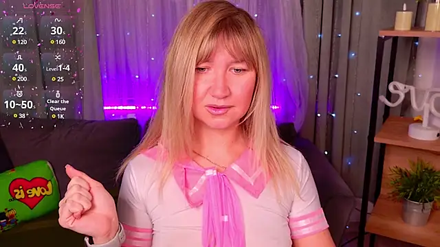 MilaBott online show from March 17, 2025, 8:19 pm