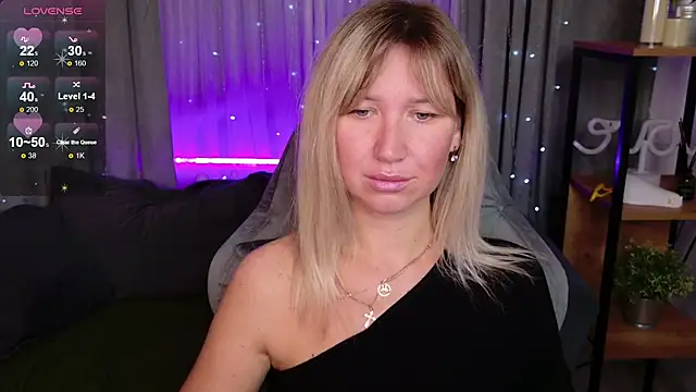 MilaBott online show from September 9, 2025, 8:18 pm