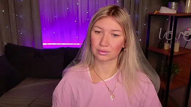 MilaBott online show from November 18, 2025, 8:23 pm