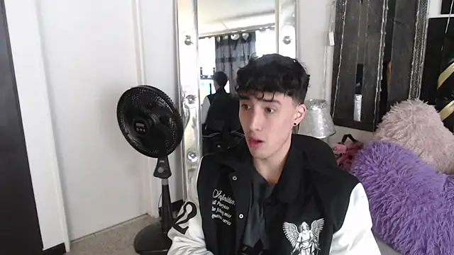 gojo satoru 18 online show from March 21, 2025, 12:28 pm