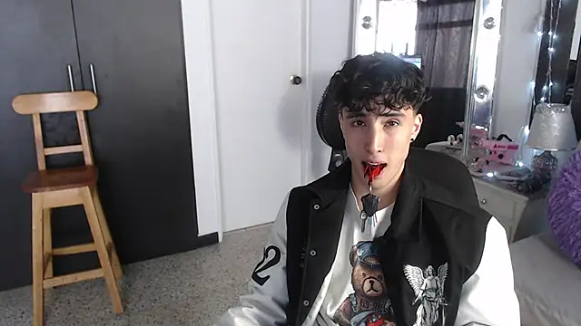 gojo satoru 18 online show from March 18, 2025, 3:01 pm