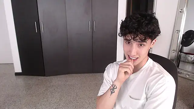 gojo satoru 18 online show from March 4, 2025, 5:45 pm