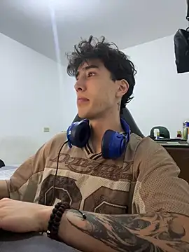 gojo satoru 18 online show from April 3, 2026, 12:17 am