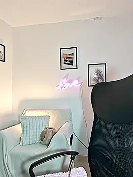 Snapshot of helena_smith chatting on November 7, 2025, 2:38 am helena smith online show from November 7, 2025, 2:38 am