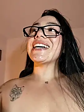 Snapshot of helena_smith chatting on November 6, 2025, 5:55 am helena smith online show from November 6, 2025, 5:55 am