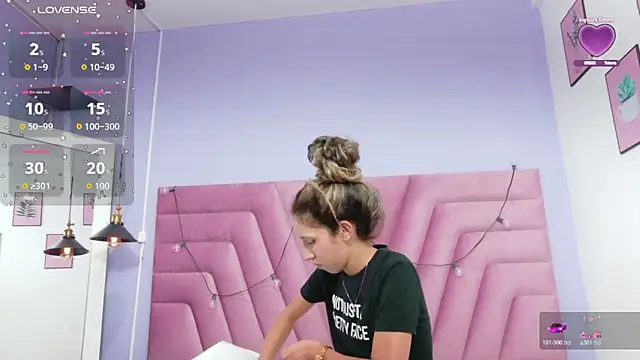 Beautifulskinny18 online show from April 5, 2026, 7:53 pm