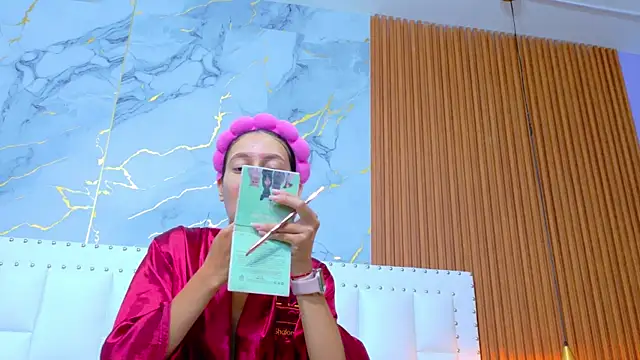 Beautifulskinny18 online show from September 14, 2025, 8:09 pm