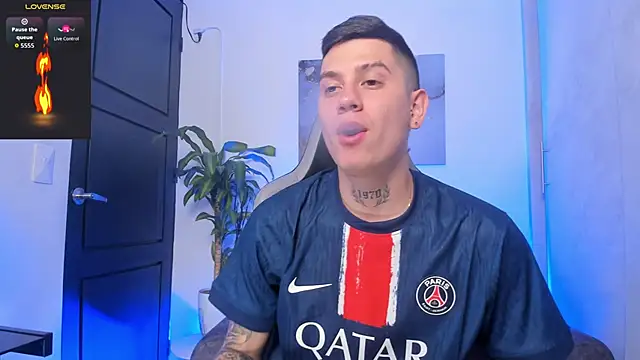 Yeiko Romero  online show from October 16, 2025, 5:43 pm