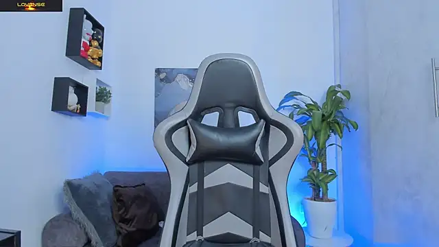 Yeiko Romero  online show from September 20, 2025, 4:45 pm