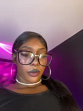 TIFFANYYSTAR online show from September 10, 2025, 1:43 pm