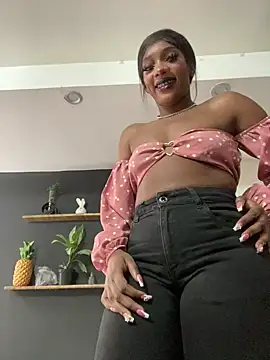 TIFFANYYSTAR online show from October 8, 2025, 3:13 pm