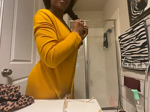 Snapshot of wynterheat chatting on June 13, 2026, 1:53 pm wynterheat online show from June 13, 2026, 1:53 pm