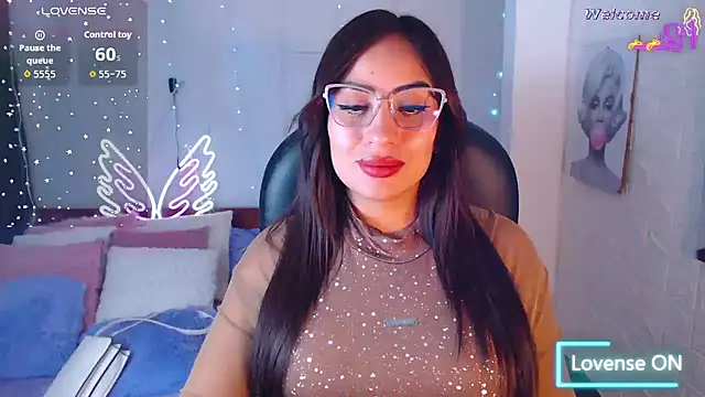 Snapshot of Paulina_627 chatting on April 19, 2026, 4:30 pm Paulina 627 online show from April 19, 2026, 4:30 pm