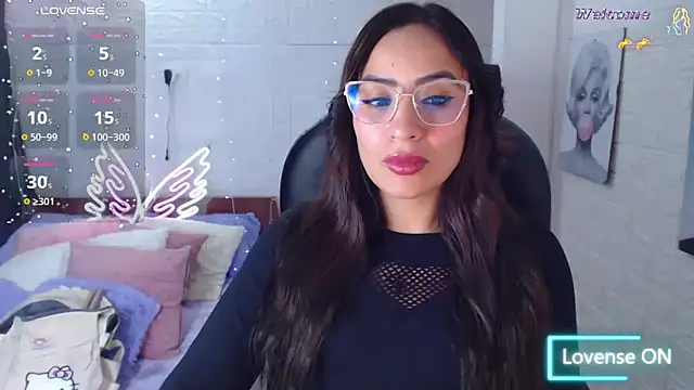 Snapshot of Paulina_627 chatting on April 15, 2026, 2:43 pm Paulina 627 online show from April 15, 2026, 2:43 pm