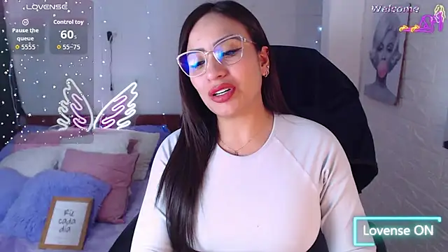 Snapshot of Paulina_627 chatting on April 16, 2026, 2:29 pm Paulina 627 online show from April 16, 2026, 2:29 pm