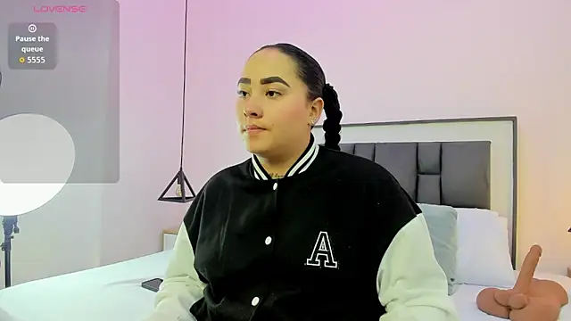 Snapshot of Ayla_martinez chatting on October 22, 2025, 2:33 am Ayla martinez online show from October 22, 2025, 2:33 am