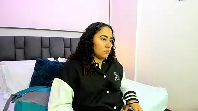 Snapshot of Ayla_martinez chatting on October 28, 2025, 2:12 am Ayla martinez online show from October 28, 2025, 2:12 am