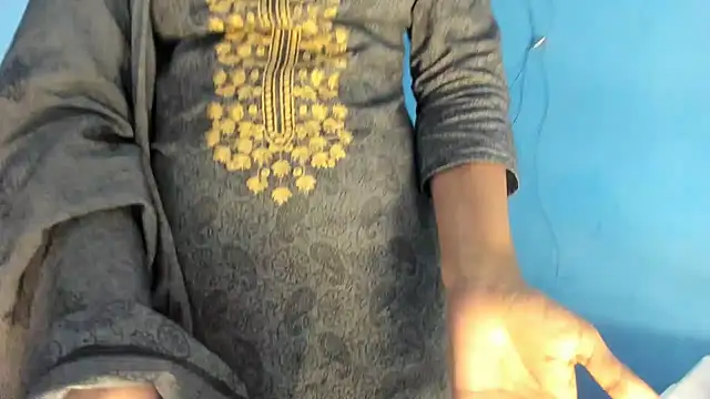 aarjulove online show from February 8, 2026, 1:31 pm