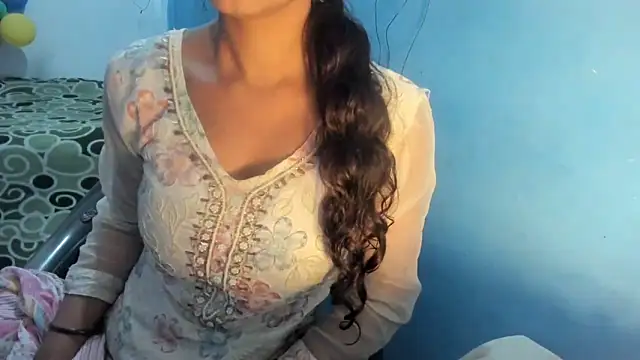 aarjulove online show from February 19, 2026, 3:53 pm