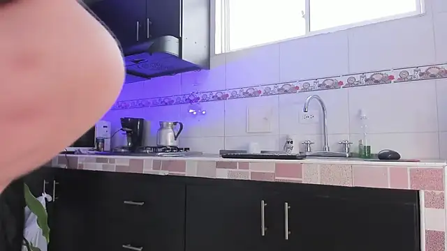 Emma-evans online show from March 21, 2025, 1:12 pm