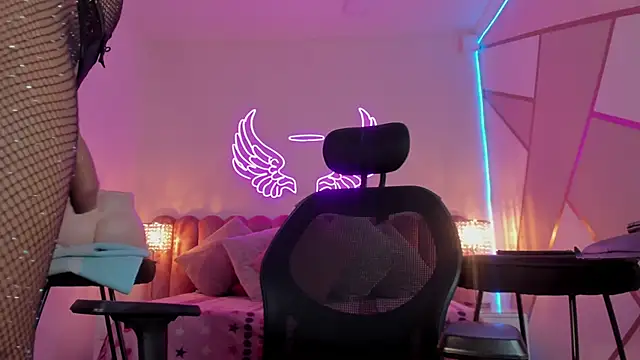  scarletmoore online show from March 20, 2025, 10:10 am