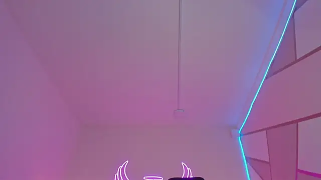  scarletmoore online show from March 18, 2025, 10:28 am