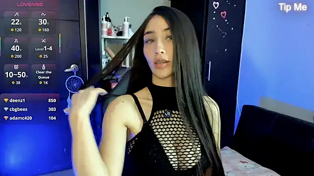 Snapshot of Emilytafur chatting on June 14, 2026, 2:24 am Emilytafur online show from June 14, 2026, 2:24 am