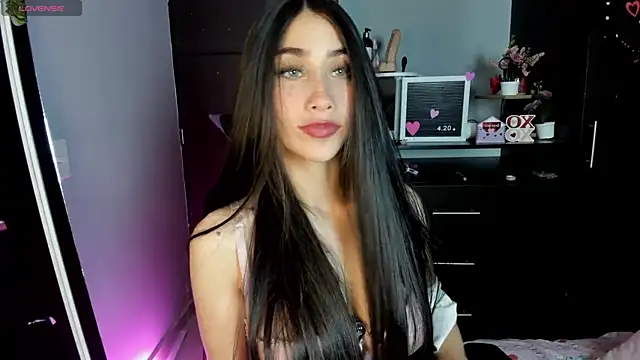 Snapshot of Emilytafur chatting on August 9, 2026, 12:40 am Emilytafur online show from August 9, 2026, 12:40 am