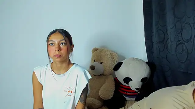 violet casper  online show from February 9, 2025, 9:47 am