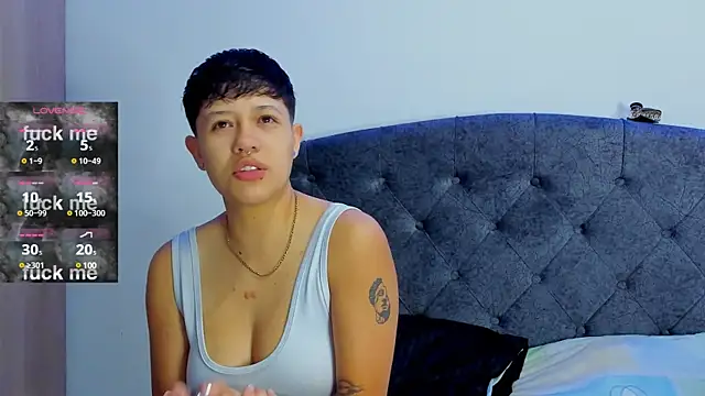 violet casper  online show from February 5, 2025, 10:19 am