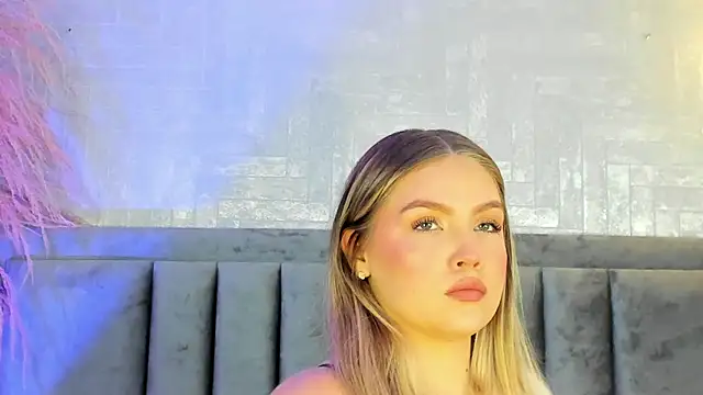 Snapshot of GaiaBaker chatting on October 27, 2025, 1:01 pm GaiaBaker online show from October 27, 2025, 1:01 pm