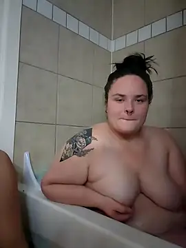 Plus-sizee-beauty online show from December 2, 2024, 3:21 am