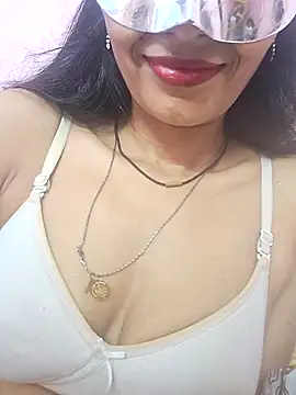Nandinip2706 online show from May 28, 2026, 11:16 am