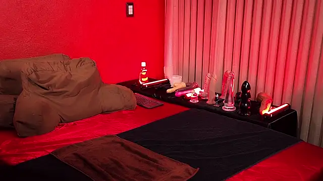 Snapshot of jennStarCD chatting on February 27, 2025, 6:42 pm jennStarCD online show from February 27, 2025, 6:42 pm