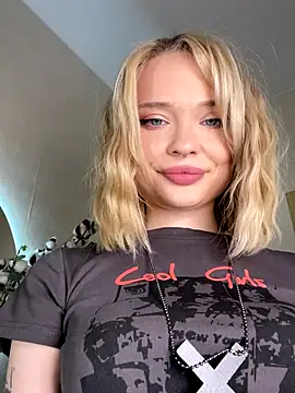 dollfromvenus online show from September 25, 2025, 4:35 pm