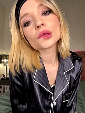 dollfromvenus online show from September 26, 2025, 6:37 pm