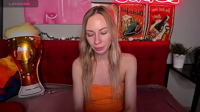 Diana Garrett online show from September 25, 2025, 1:44 am