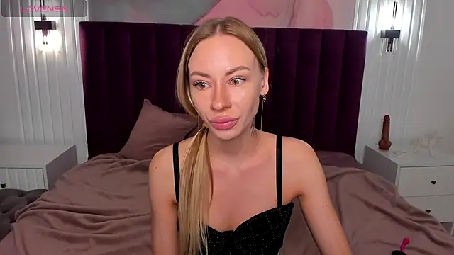 Diana Garrett online show from October 6, 2025, 1:29 am