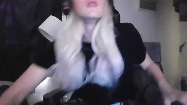 sexyblondetrans online show from October 28, 2025, 9:03 pm